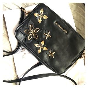 MICHEAL KORS BLACK CROSSBODY BAG